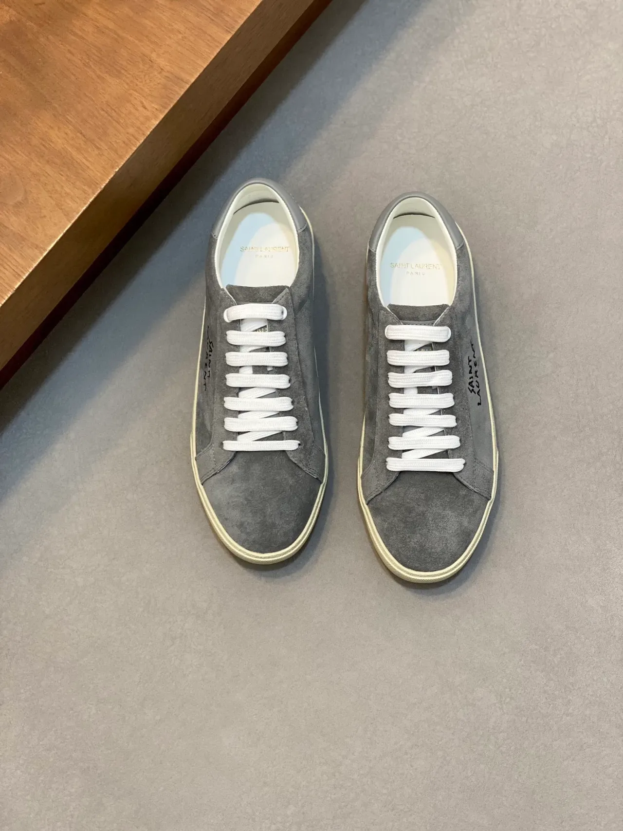 Saint Laurent Sneakers Lifestyle Cinza Camurça Bordado Logo Lifestyle Sneakers 5