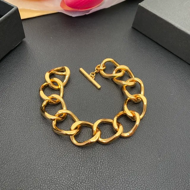 Saint Laurent Loulou मोटा अंडाकार लिंक वाला सोने का कंगन 5