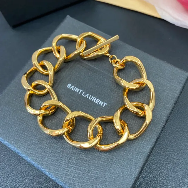 Saint Laurent Loulou मोटा अंडाकार लिंक वाला सोने का कंगन 6