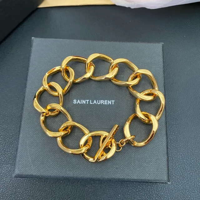 Saint Laurent Loulou मोटा अंडाकार लिंक वाला सोने का कंगन 8