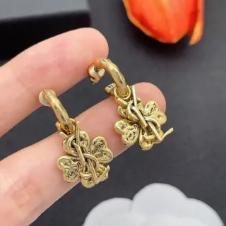 Saint Laurent मोनोग्राम तीनपत्ती गोल्ड टोन ईयररिंग्स