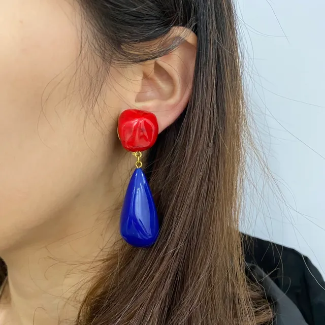 Saint Laurent लाल नीली रेजिन ड्रॉप टू-टोन ईयररिंग्स 3