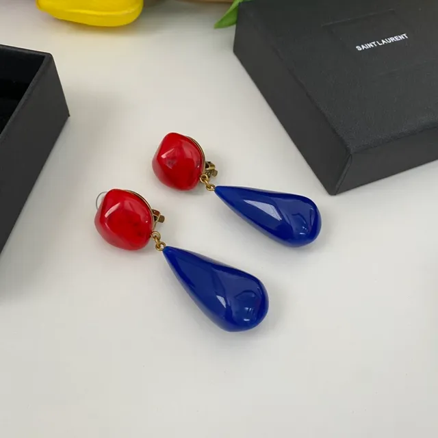 Saint Laurent लाल नीली रेजिन ड्रॉप टू-टोन ईयररिंग्स 7