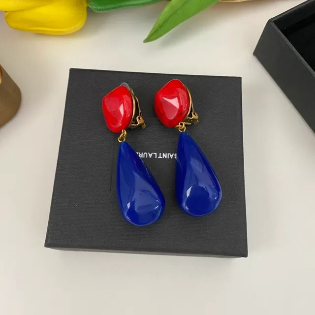 Saint Laurent लाल नीली रेजिन ड्रॉप टू-टोन ईयररिंग्स 8
