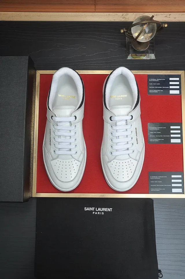 Saint Laurent Zapatillas Lifestyle Blancas Negras de Cuero con Puntera Perforada 3