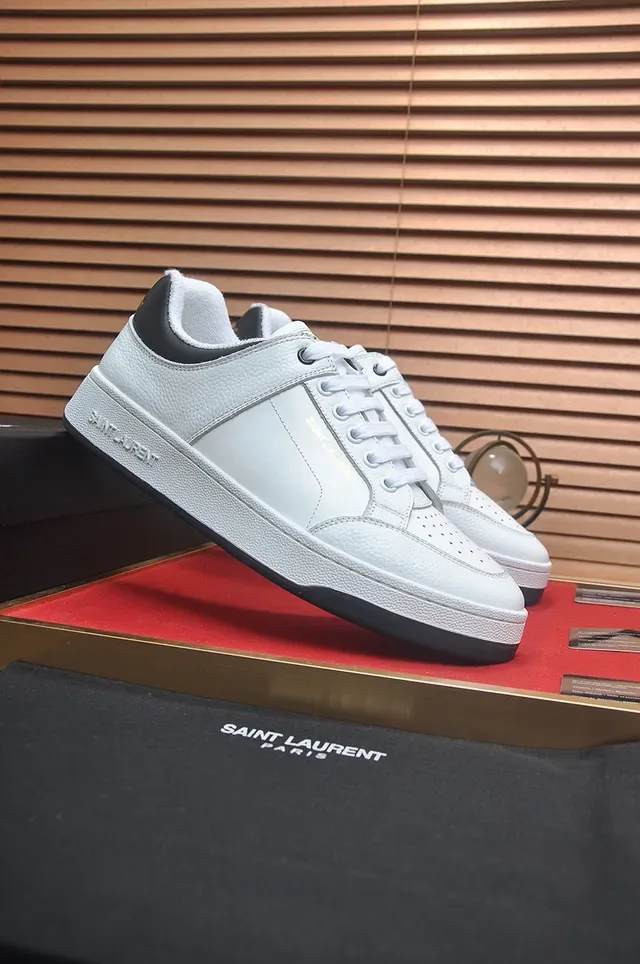 Saint Laurent Zapatillas Lifestyle Blancas Negras de Cuero con Puntera Perforada 4