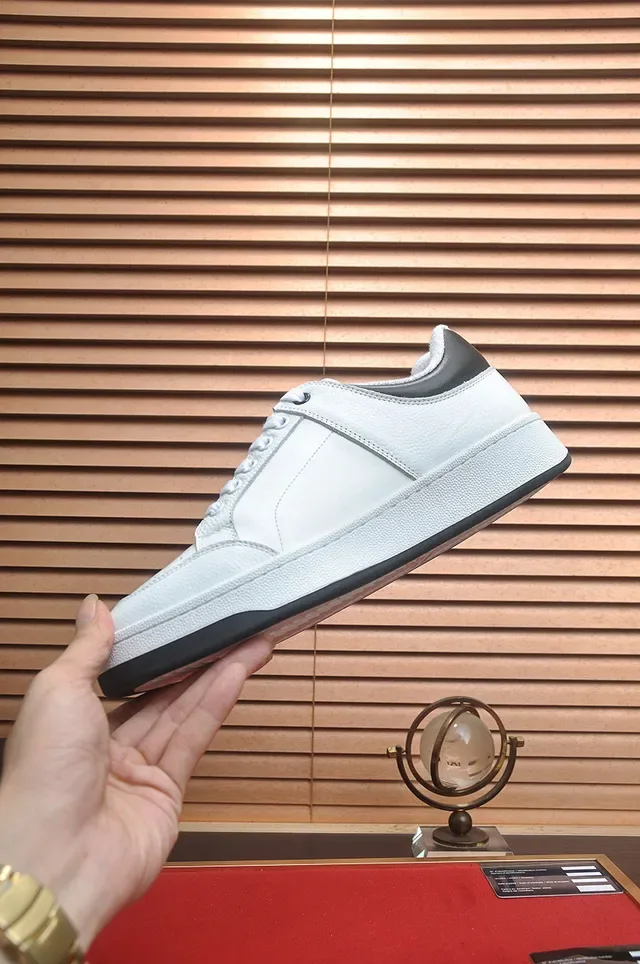 Saint Laurent Zapatillas Lifestyle Blancas Negras de Cuero con Puntera Perforada 5