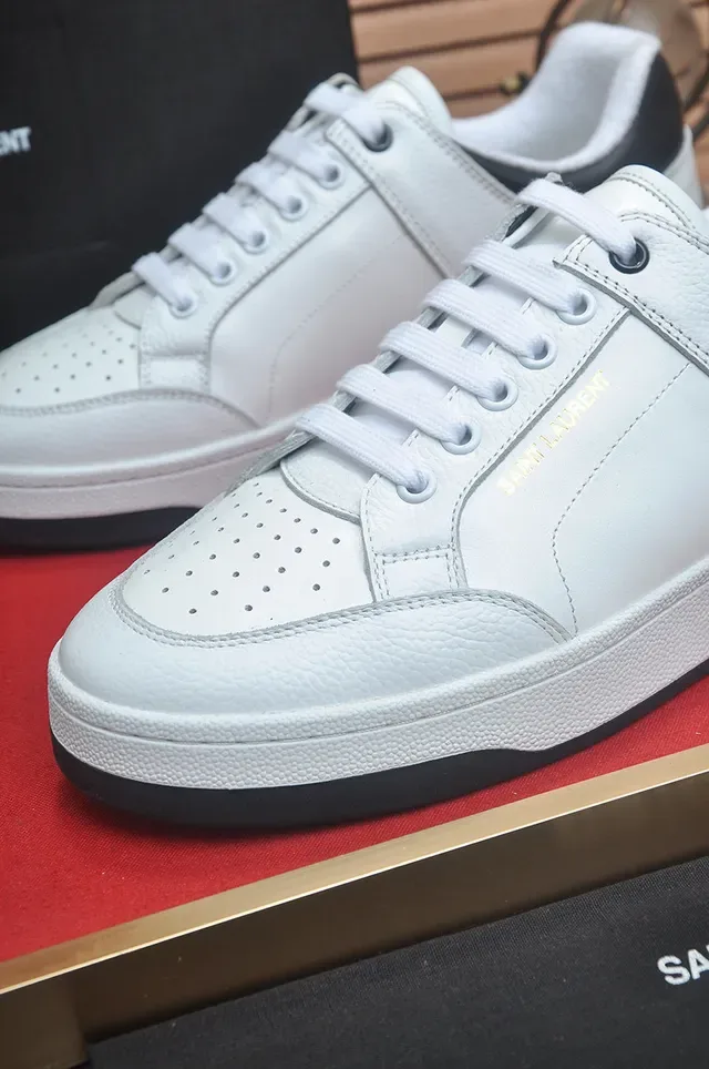 Saint Laurent Zapatillas Lifestyle Blancas Negras de Cuero con Puntera Perforada 8