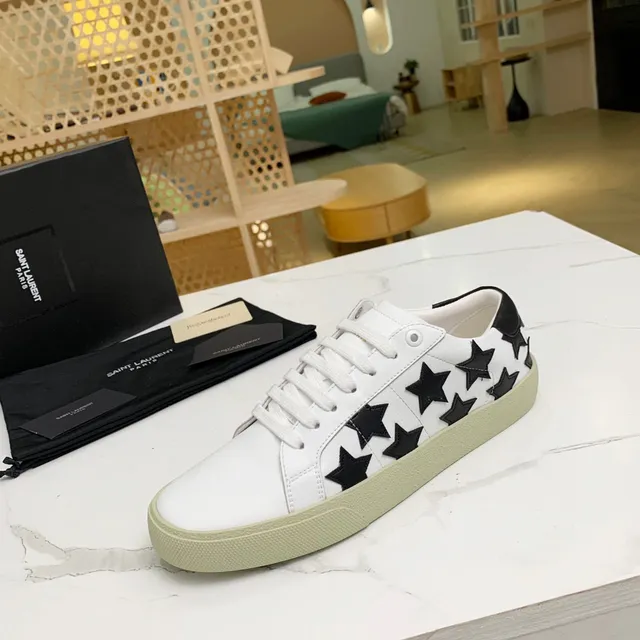 Saint Laurent tênis lifestyle brancos pretos de couro com apliques de estrela 5
