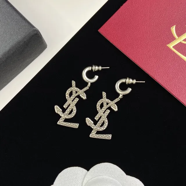 Saint Laurent YSL aretes con monograma texturizado colgantes 5