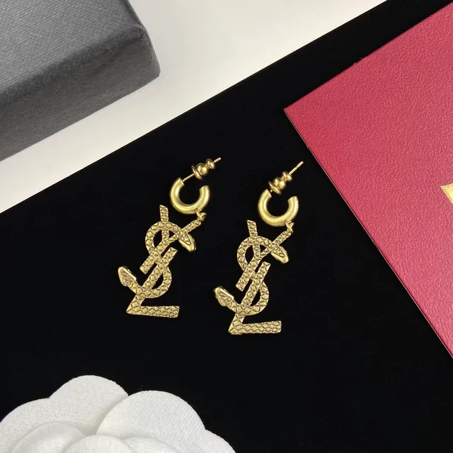Saint Laurent YSL aretes con monograma texturizado colgantes 6