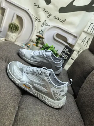 Salomon Plata Beige Malla y Sintético Superior Acabado Metálico Lifestyle Sneakers 7