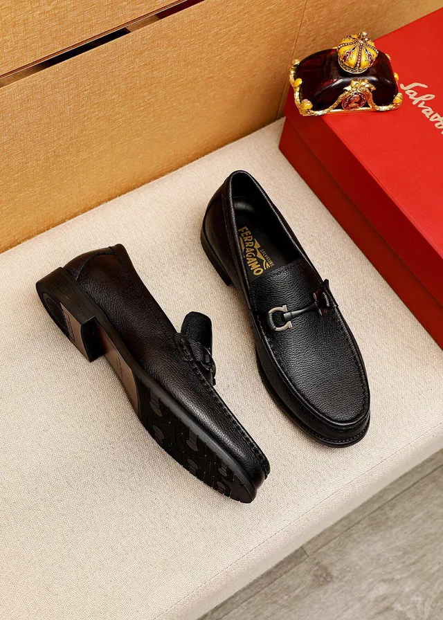 Salvatore Ferragamo Gancini أحذية ليزر أسود جلد بحبيبات مع مفتاح حصان 3