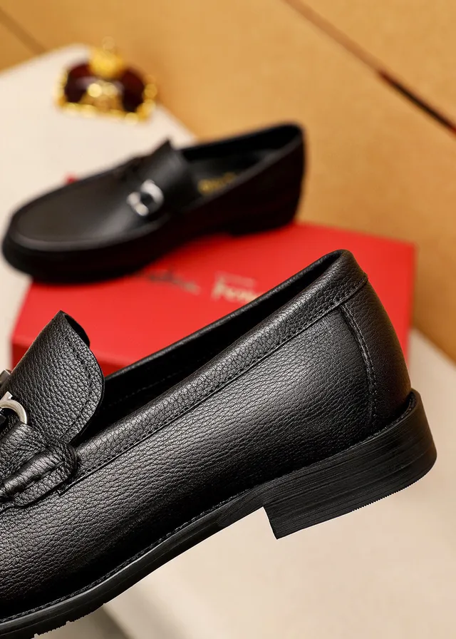 Salvatore Ferragamo Gancini أحذية ليزر أسود جلد بحبيبات مع مفتاح حصان 7