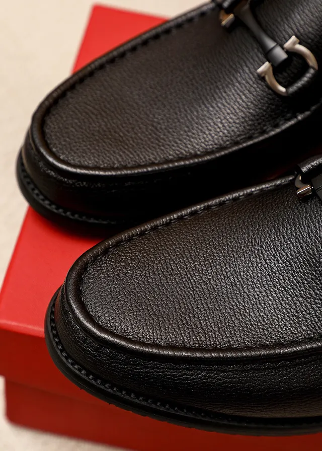 Salvatore Ferragamo Gancini أحذية ليزر أسود جلد بحبيبات مع مفتاح حصان 8