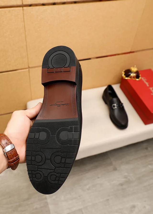 Salvatore Ferragamo Gancini أحذية ليزر أسود جلد بحبيبات مع مفتاح حصان 9