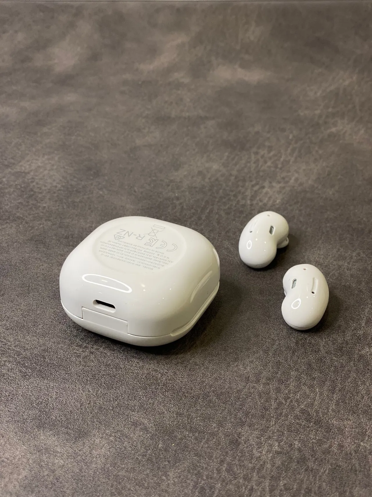 Samsung Buds Live Blanco Beige con Forma de Frijol Compacto Estuche de Carga TWS Auriculares 5