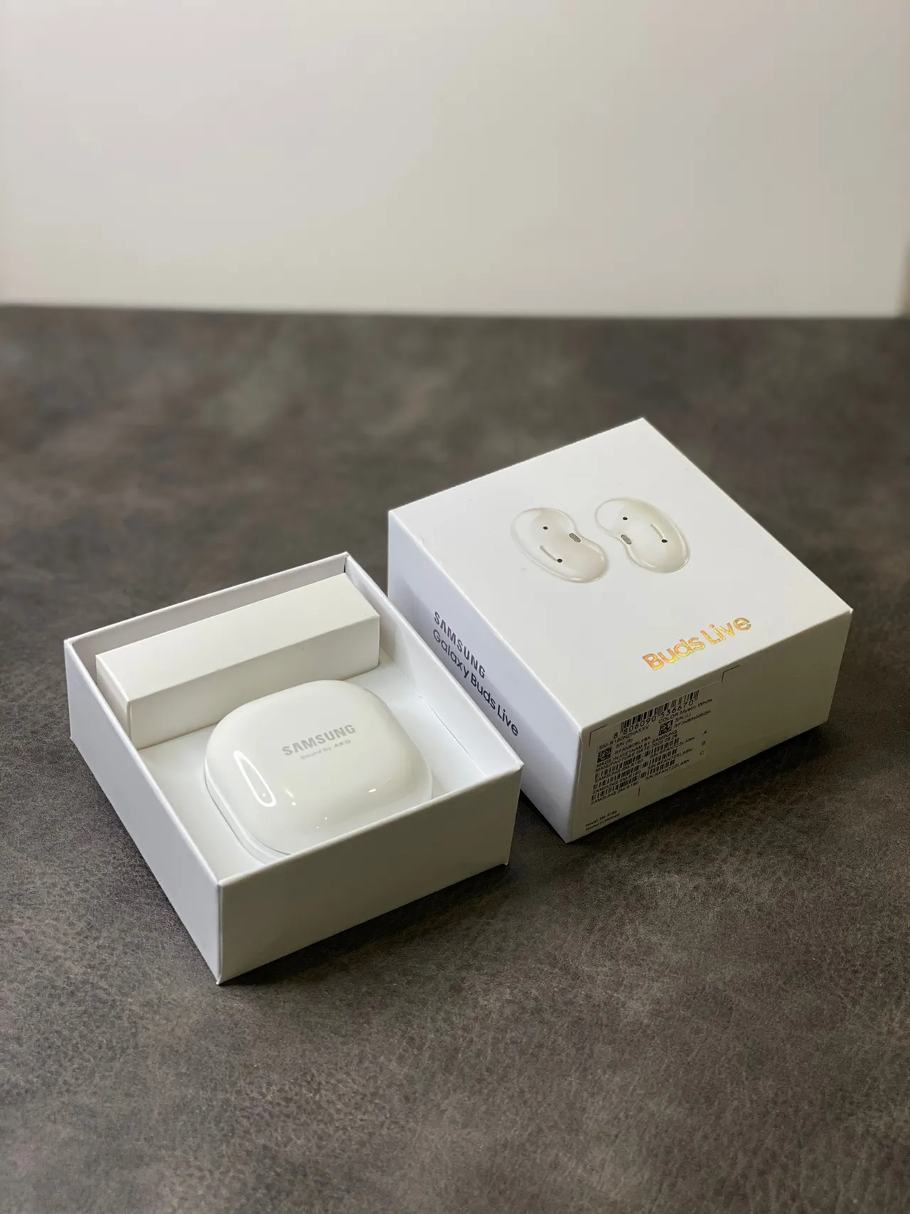 Samsung Buds Live Blanco Beige con Forma de Frijol Compacto Estuche de Carga TWS Auriculares 8