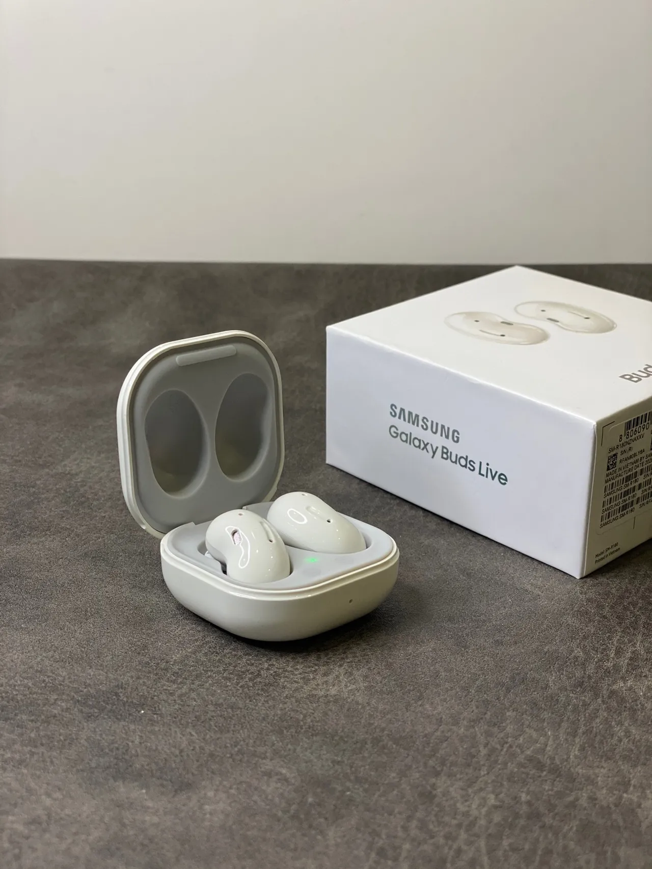 Samsung Buds Live Blanco Beige con Forma de Frijol Compacto Estuche de Carga TWS Auriculares 9