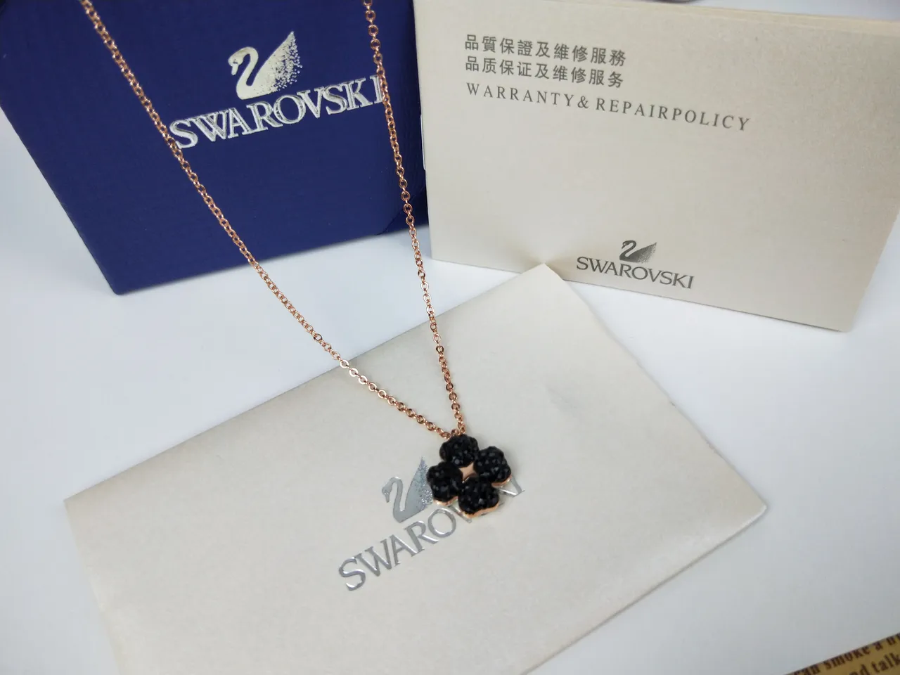 Swarovski Colar com pingante de flor de cristal preto 5