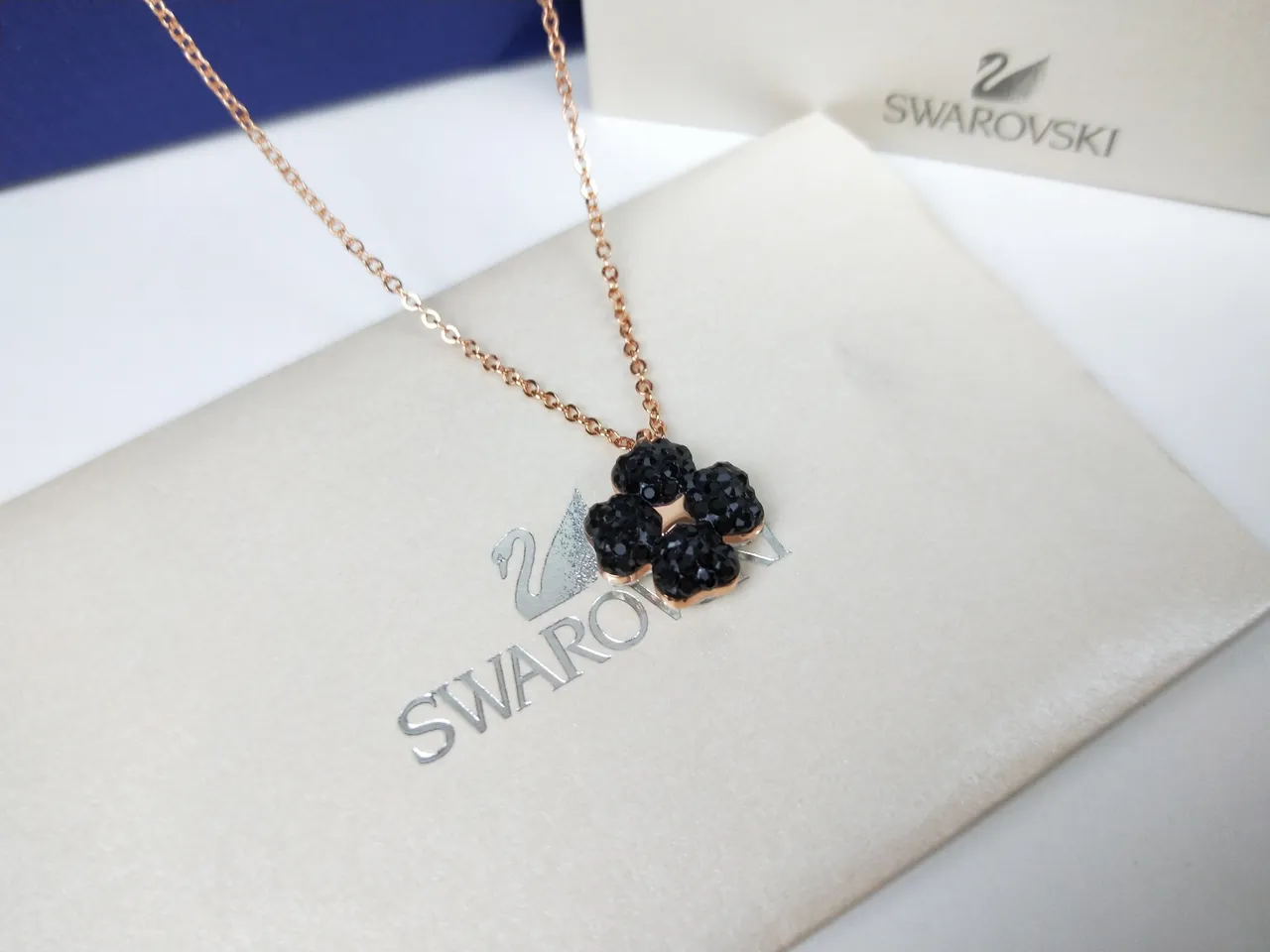 Swarovski Colar com pingante de flor de cristal preto 6