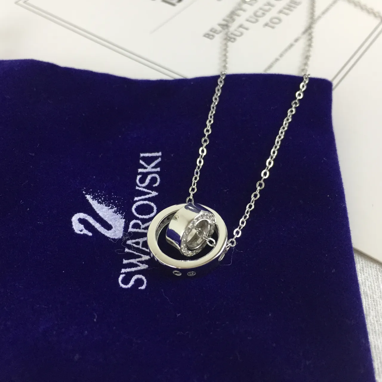 Swarovski colar com pingente circular Pavé de cristal 4