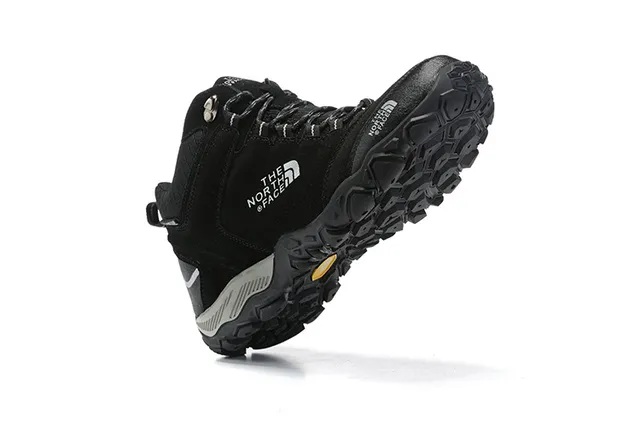 The North Face 黑色中帮徒步靴 3