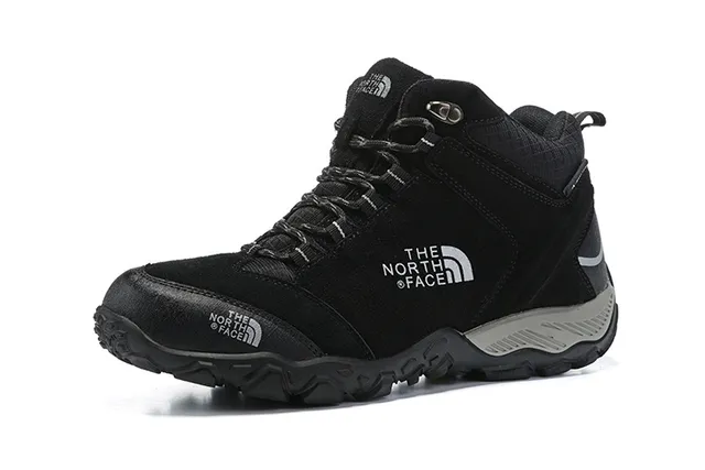 The North Face 黑色中帮徒步靴 8