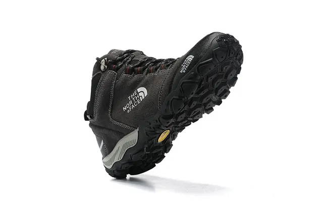 The North Face 黑色中帮徒步靴 17
