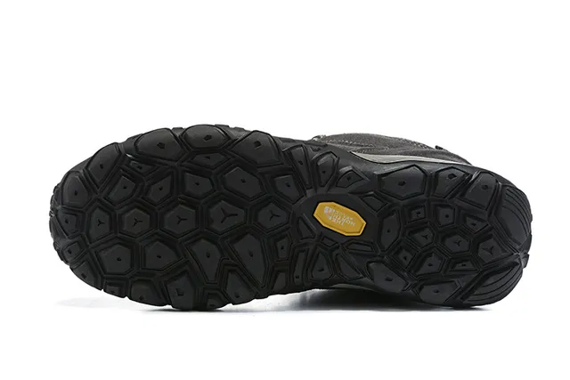 The North Face 黑色中帮徒步靴 20