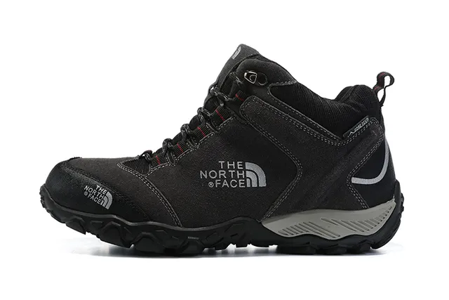 The North Face 黑色中帮徒步靴 21