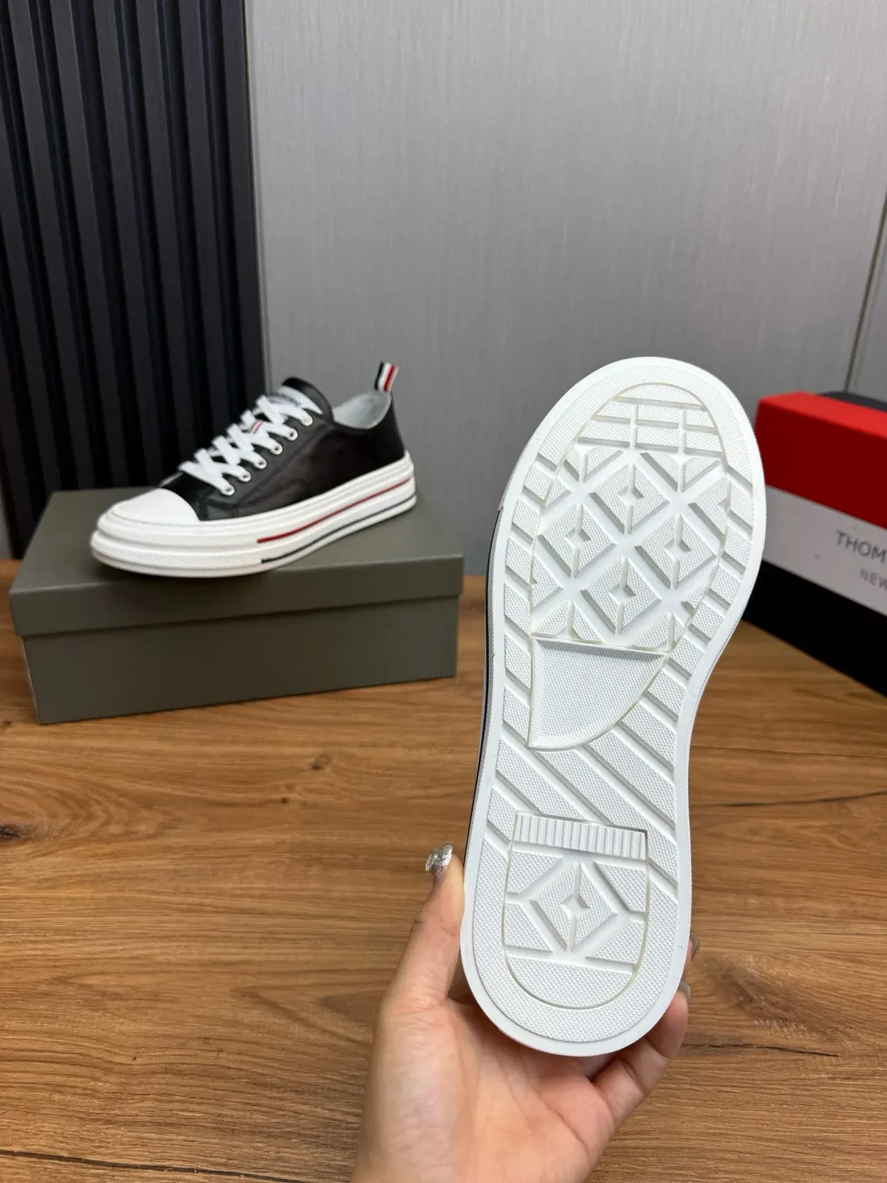 Thom Browne Classic Sneaker أسود أبيض أحمر بحري Lifestyle Sneakers 4