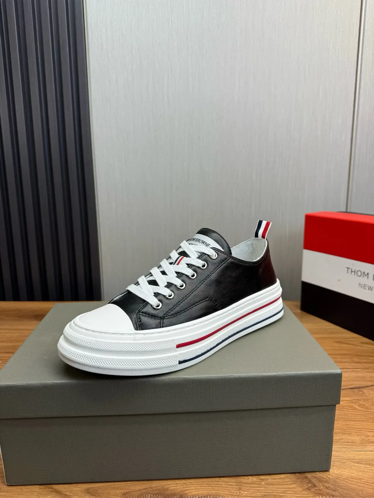 Thom Browne Classic Sneaker أسود أبيض أحمر بحري Lifestyle Sneakers 5