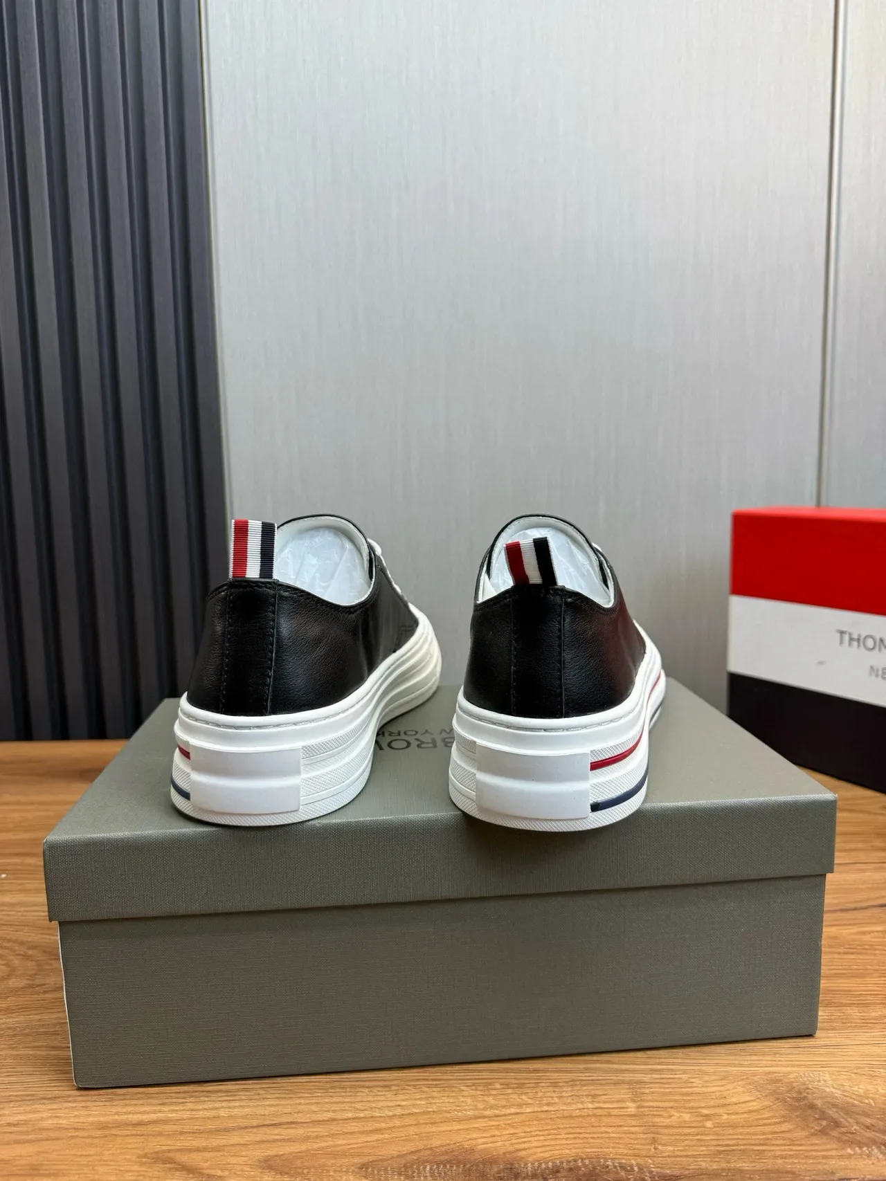 Thom Browne Classic Sneaker أسود أبيض أحمر بحري Lifestyle Sneakers 6