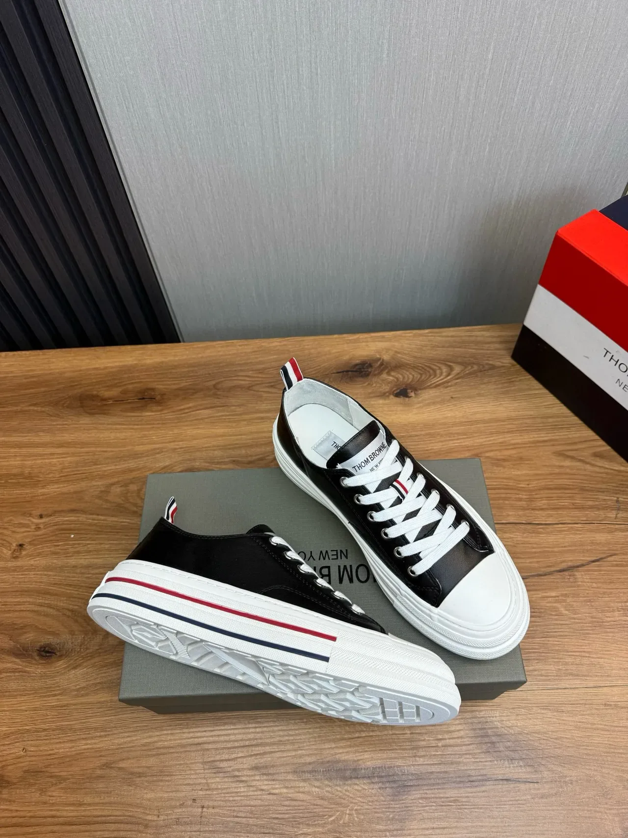 Thom Browne Classic Sneaker أسود أبيض أحمر بحري Lifestyle Sneakers 7