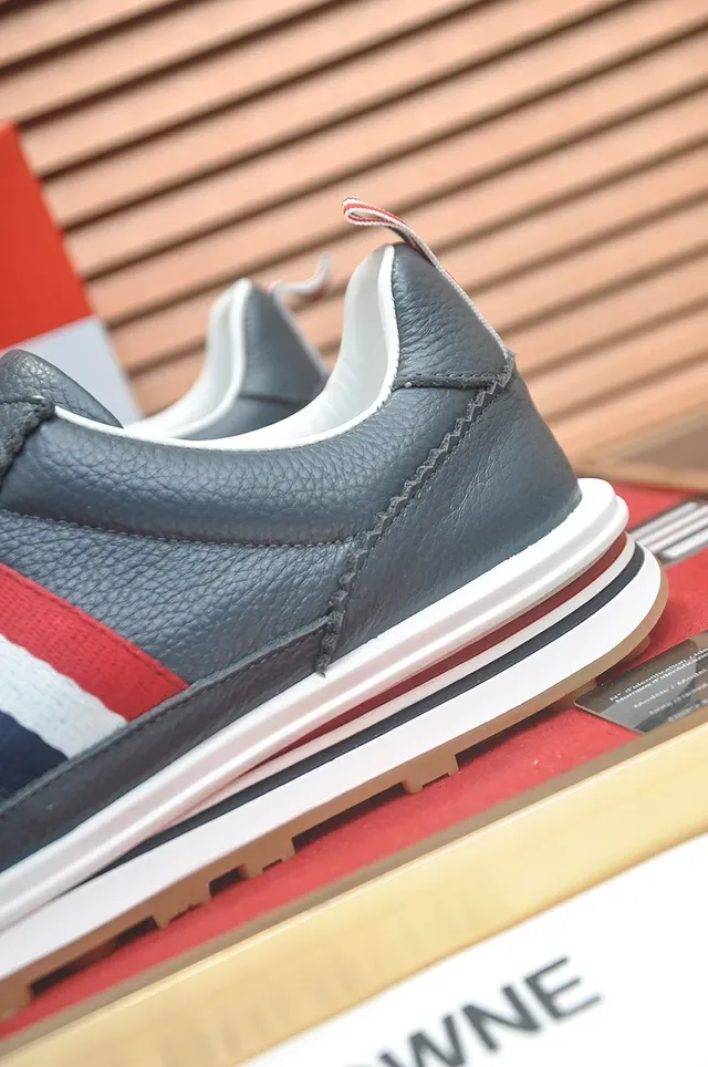 Thom Browne 灰红色皮革鞋面 镂空脚趾帽 生活方式运动鞋 2