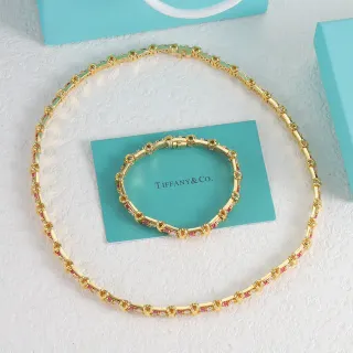 Tiffany & Co. गोल्ड-टोन पिंक और क्लियर जेमस्टोन लिंक नेकलेस