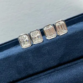 Tiffany & Co. बेजल-सेट इमरल्ड और रेडिएंट कट स्टड ईयररिंग्स