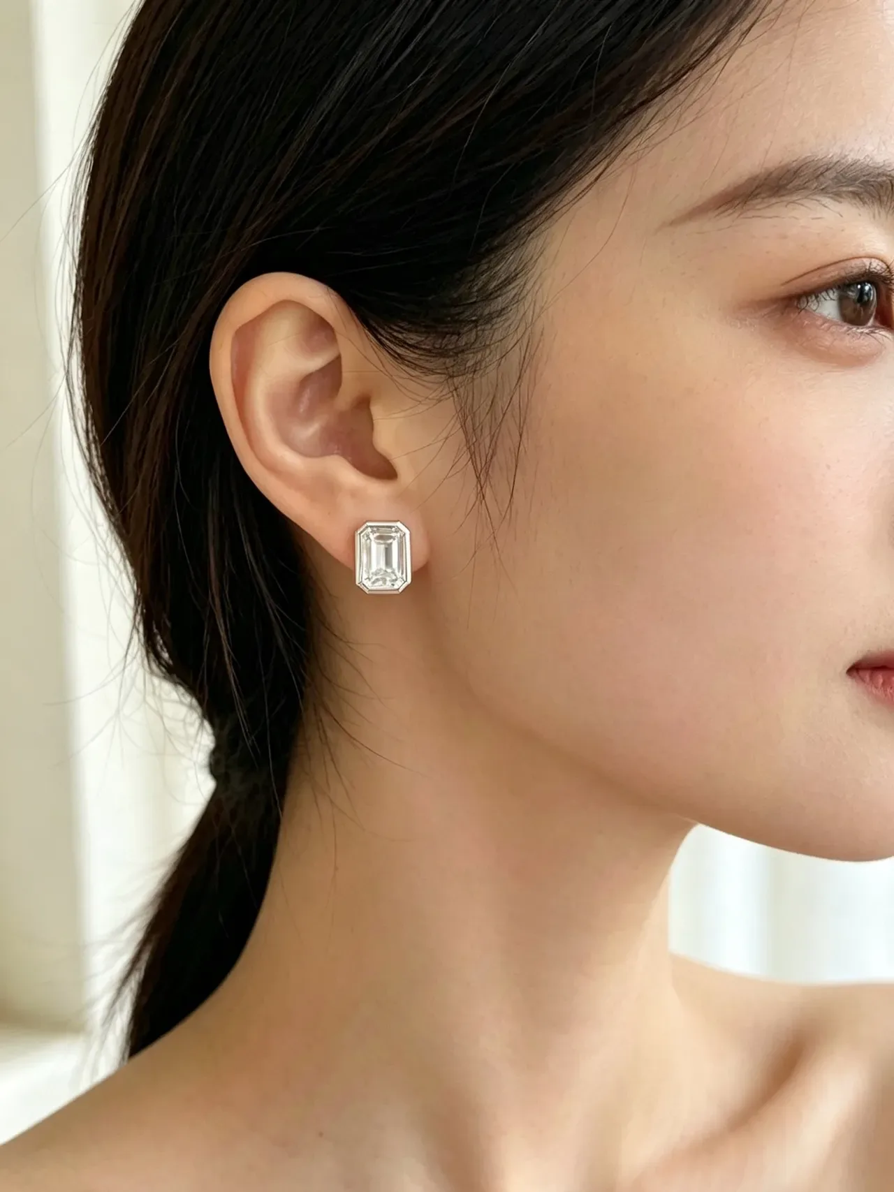 Tiffany & Co. 祖母绿切割及辐射切割 bezel 镶嵌耳钉 3