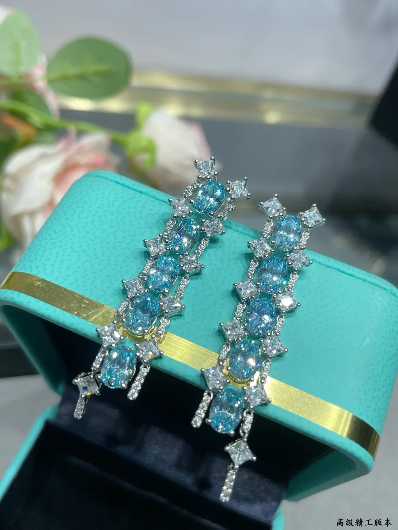 Tiffany & Co. Aretes de plata con cascada vertical de gemas ovaladas azules 6