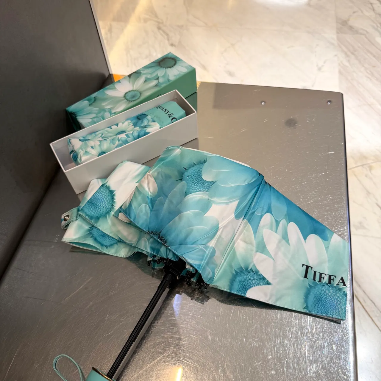 Tiffany & Co. 蓝白花卉印花雏菊图案手袋 4