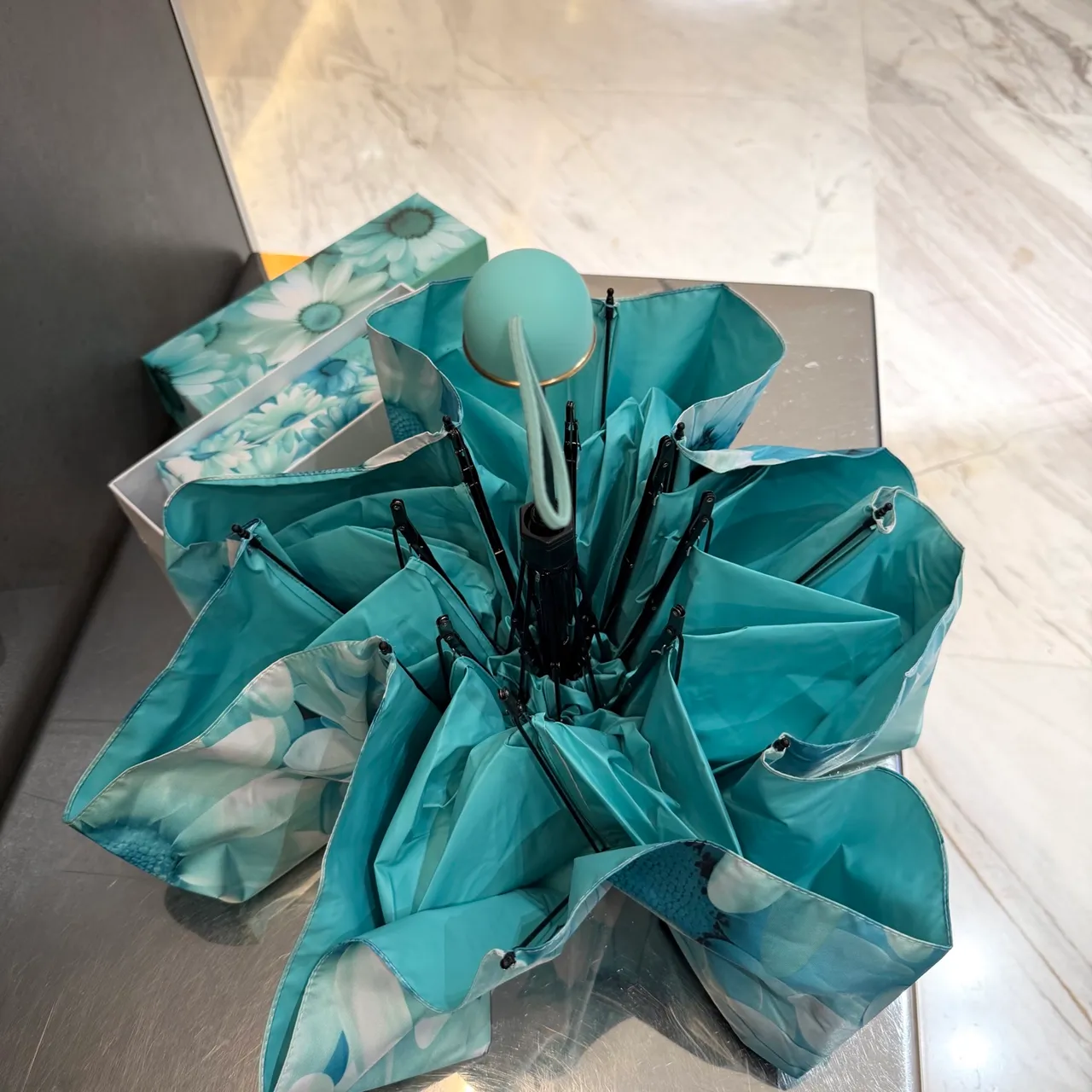 Tiffany & Co. 蓝白花卉印花雏菊图案手袋 5