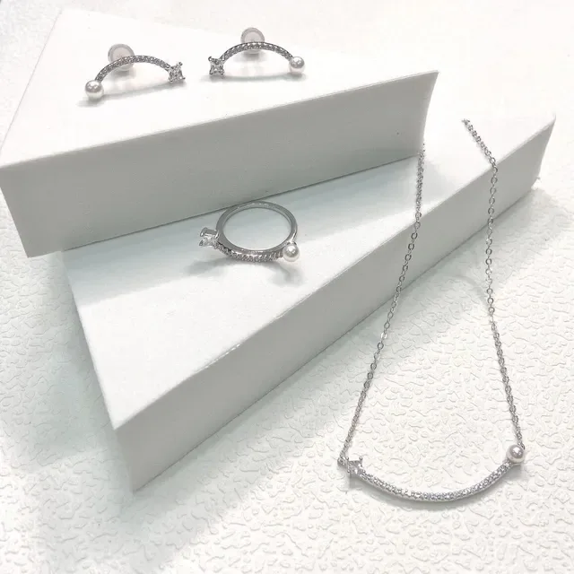 Tiffany & Co. Aretes Barra Curva Perla y Diamantes Pavé 8