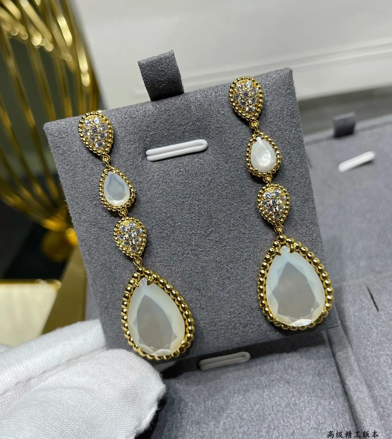 Tiffany & Co. हरा सोना तीन तह गिरावट मलेशाइट बूंद कान की झुमका 4