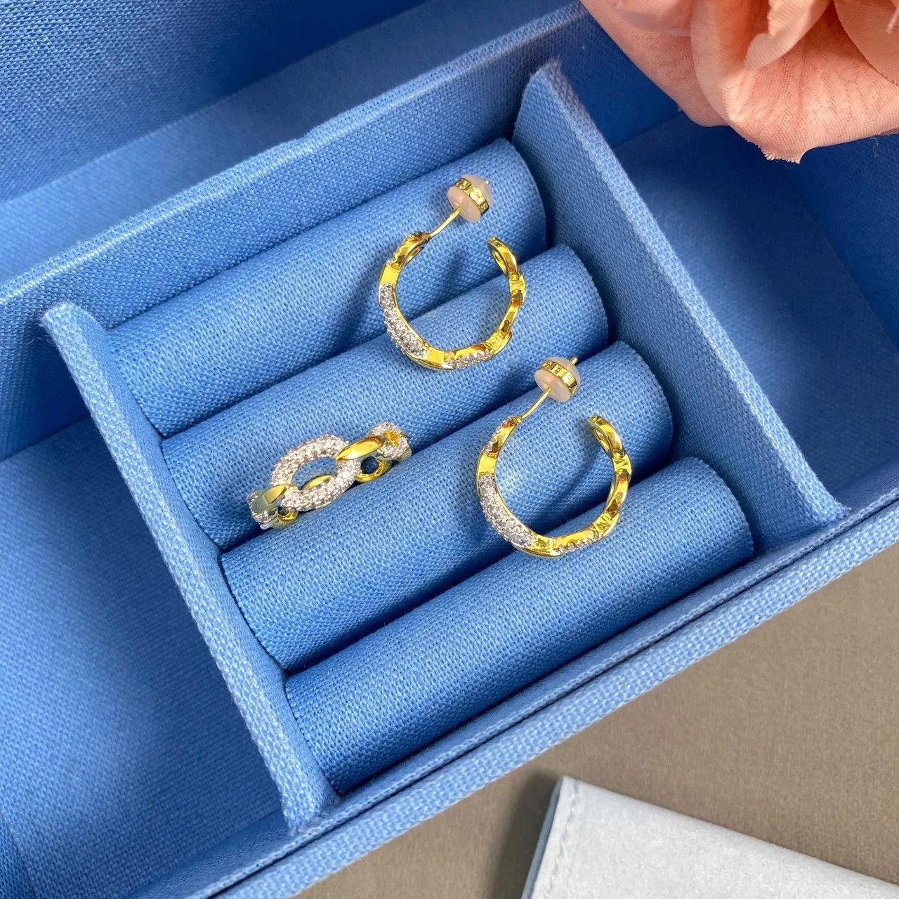 Tiffany & Co. HardWear aros ovales entrelazados pavé diamantes oro bicolor 3