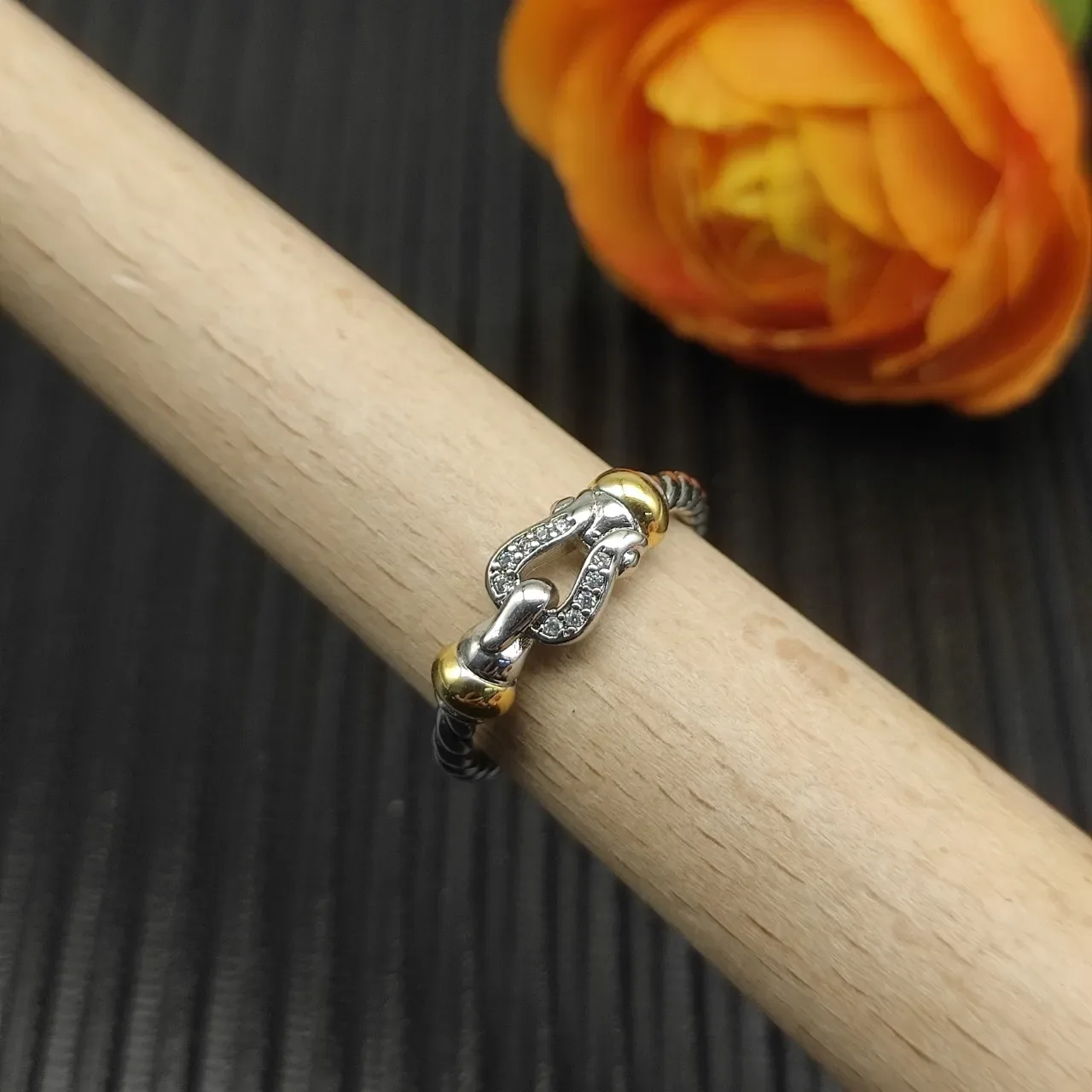 Tiffany & Co. HardWear রুপালি সোনালি দড়ি টুইস্ট ব্যান্ড ডাবল বাকেল মোটিফ আংটি 6