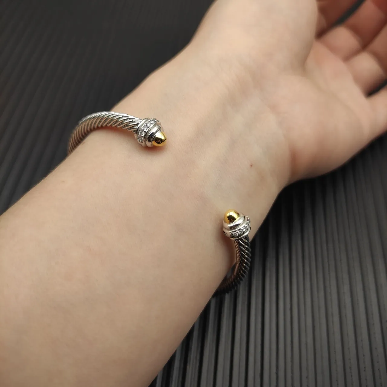 Tiffany & Co. HardWear मुड़ी हुई केबल ड्यूल टोन पावे ब्रेसलेट 6
