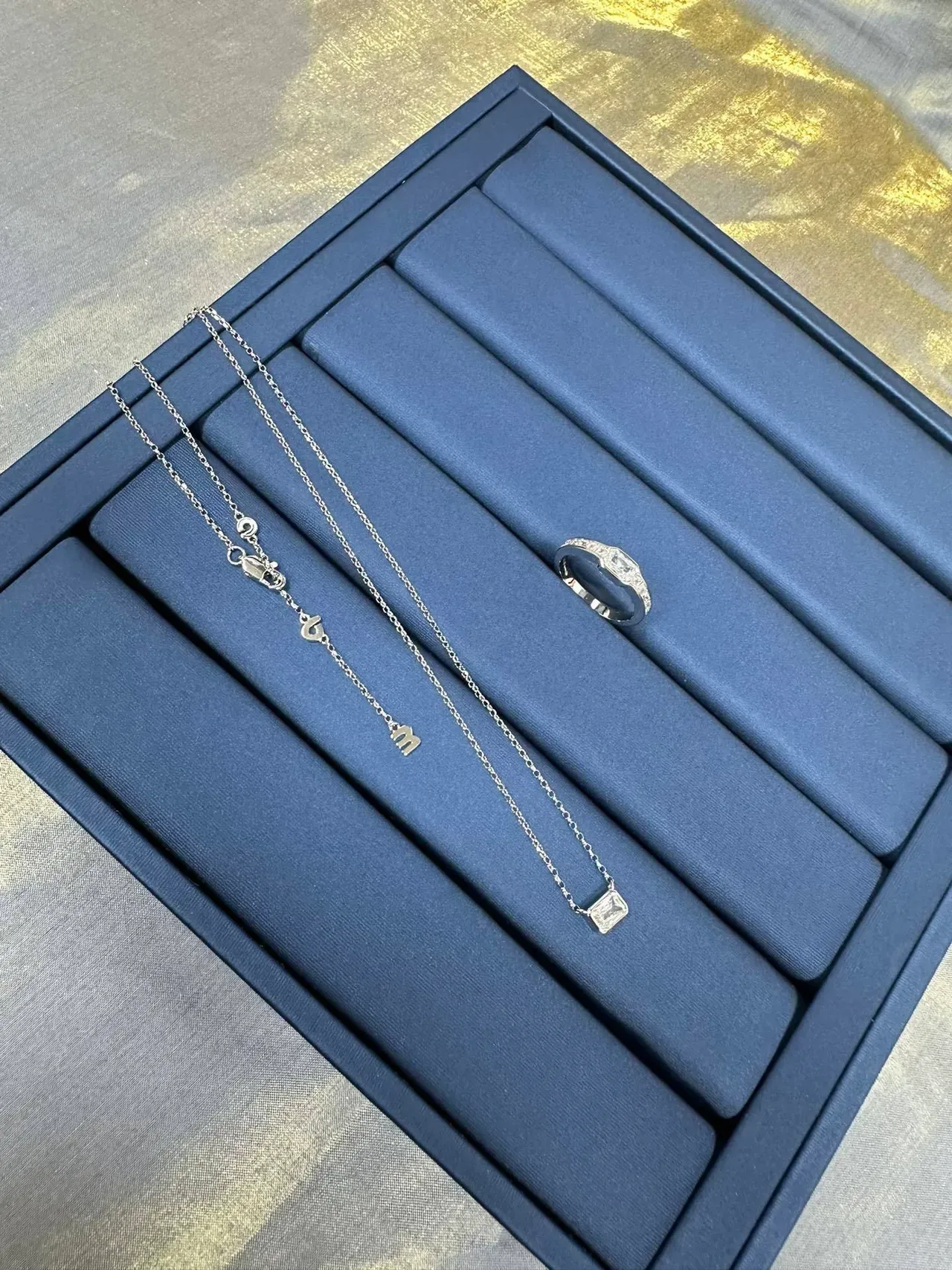 Tiffany & Co. Navy Silver ইমারল্ড-কাট সেন্টার স্টোন ব্যাগুয়েট সাইড স্টোন রিং 6