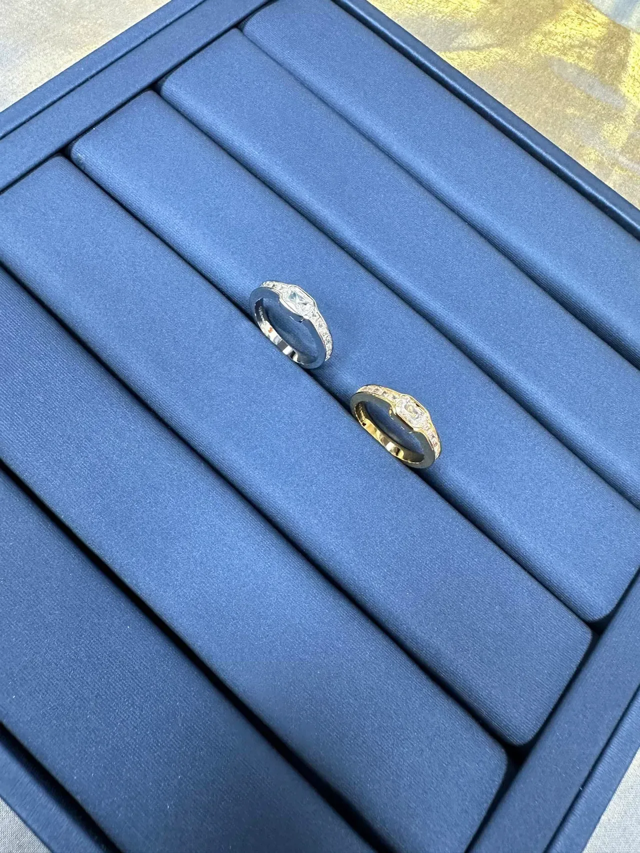 Tiffany & Co. Navy Silver ইমারল্ড-কাট সেন্টার স্টোন ব্যাগুয়েট সাইড স্টোন রিং 7