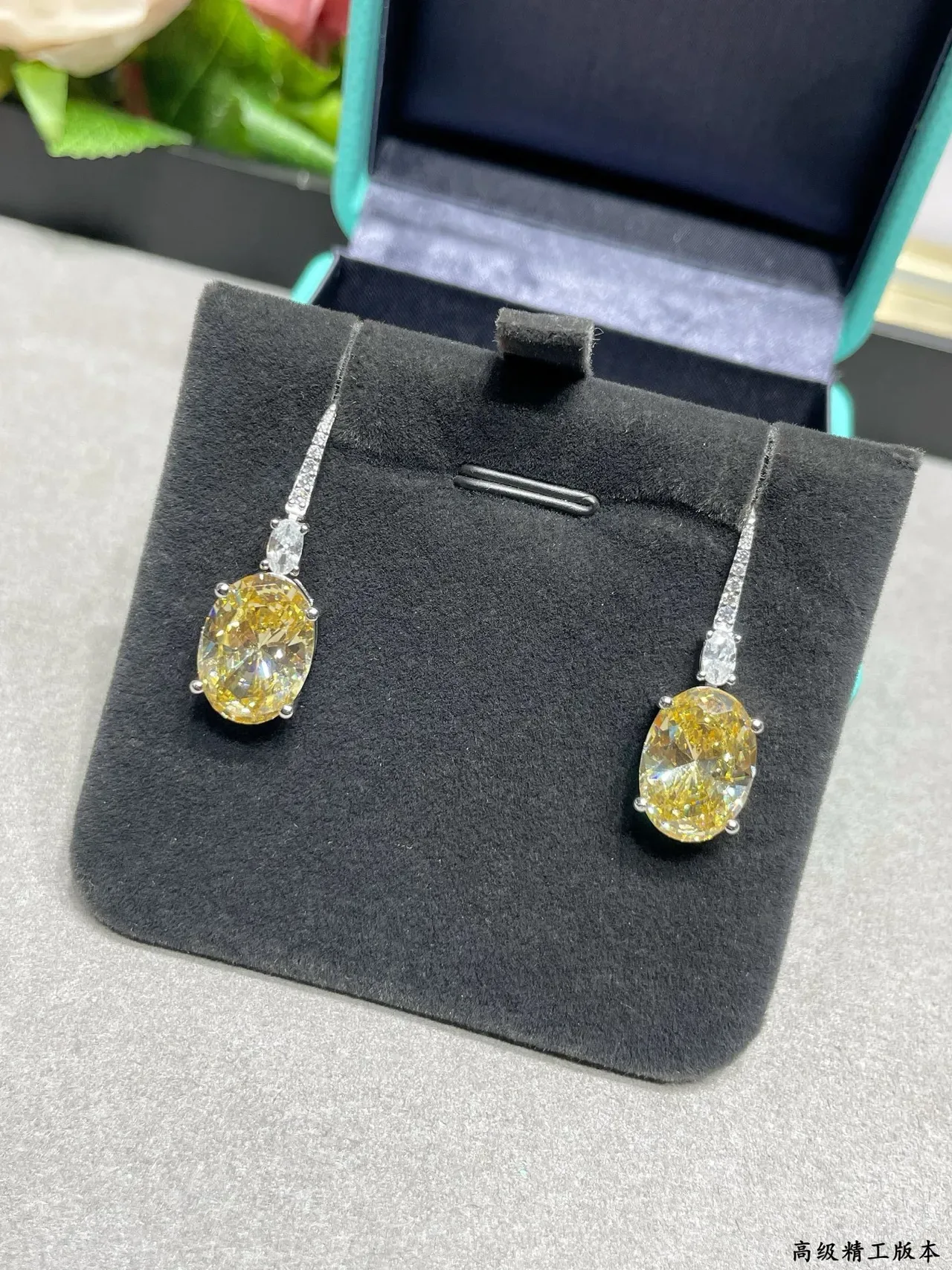 Tiffany & Co. 椭圆形黄色宝石坠耳 2